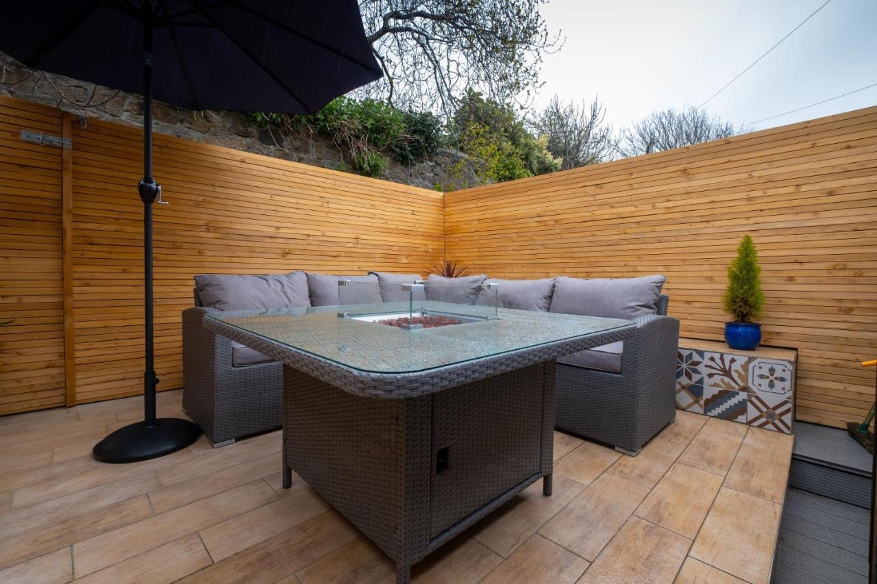 Penzance, Modern Stylish Home, Near Seafront With Gated Parking Holiday home Penzance