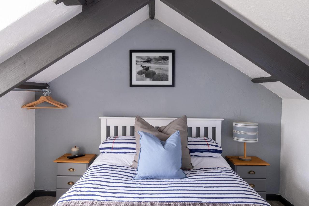Holiday home Penzance, Modern Stylish Home, Near Seafront With Gated Parking