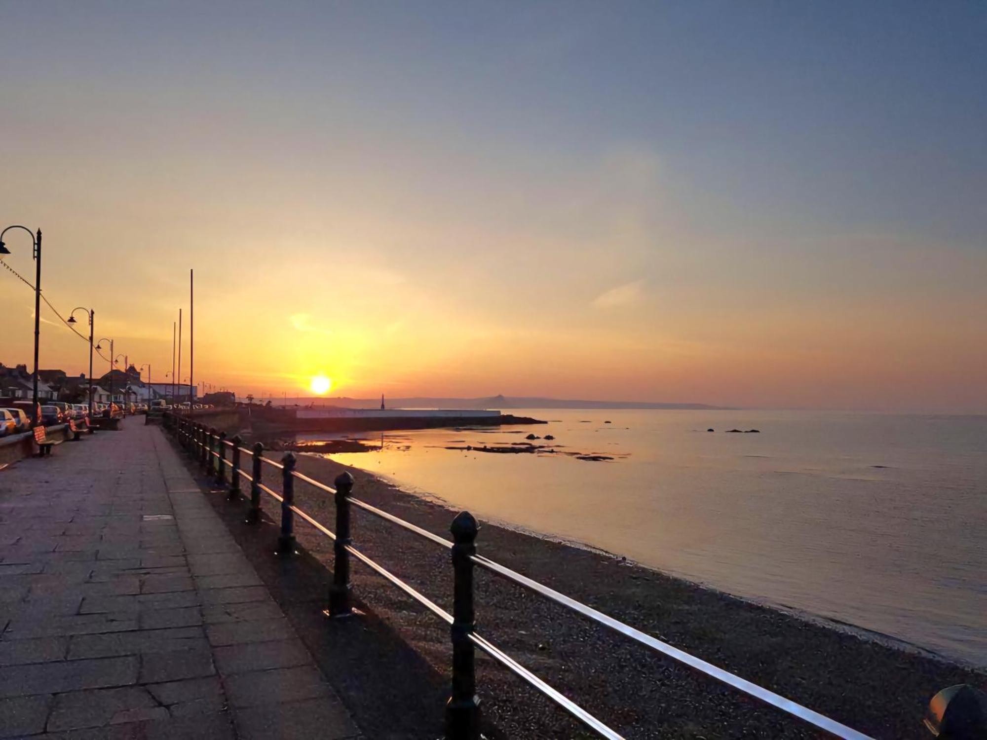 Penzance, Modern Stylish Home, Near Seafront With Gated Parking Holiday home Penzance