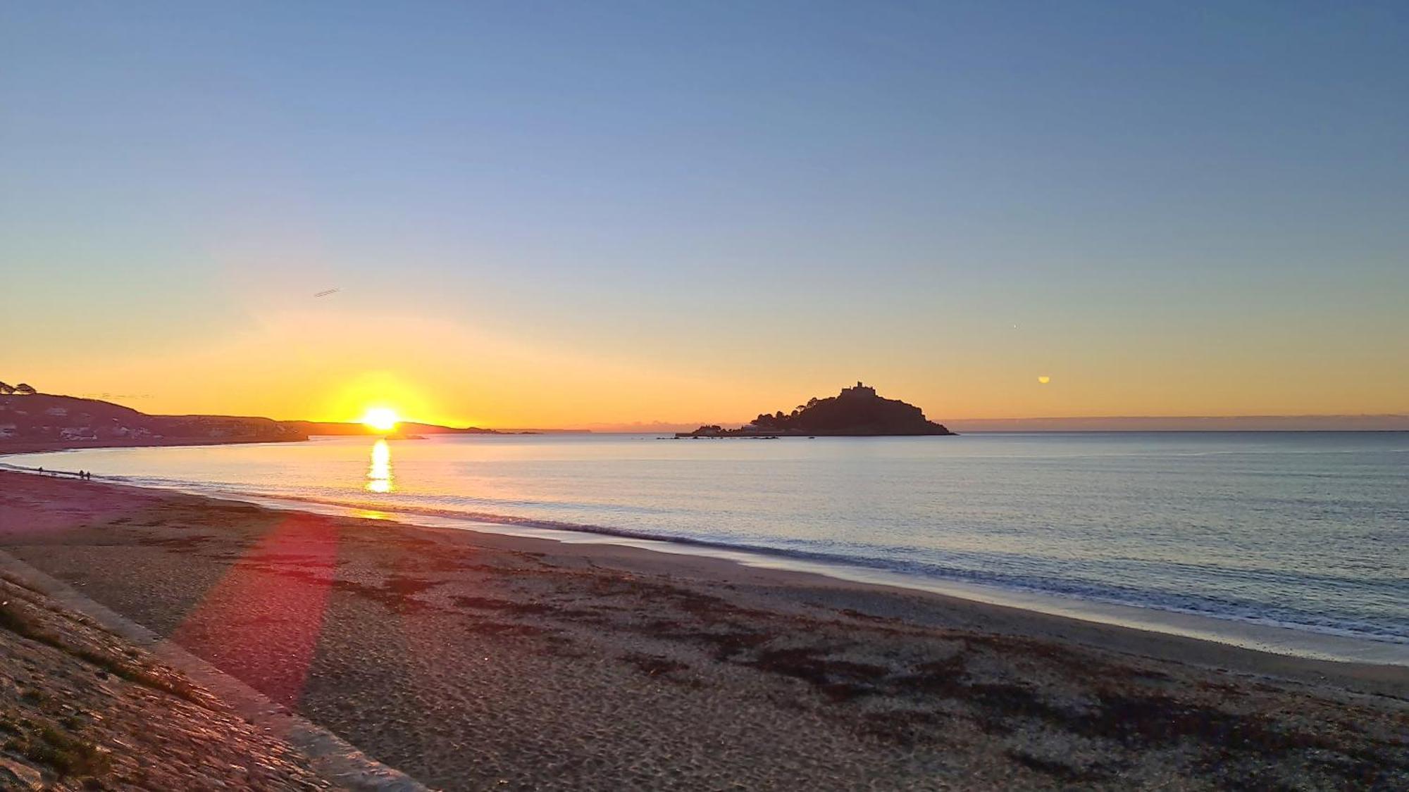 Penzance, Modern Stylish Home, Near Seafront With Gated Parking Holiday home Penzance